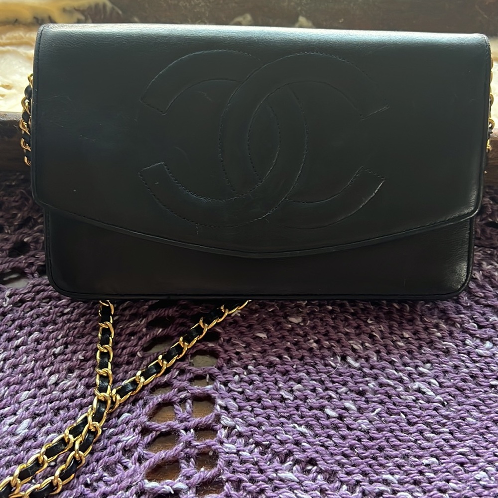 Chanel Caviar WOC vintage lambskin crossbody purse with gold chain. - Picture 14 of 14